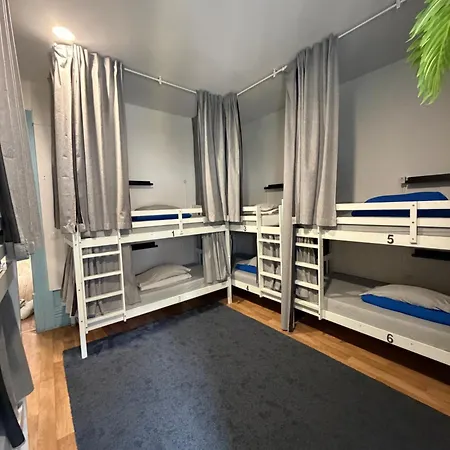 Guest World Hostel *