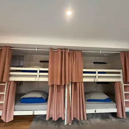 Guest World * Porto