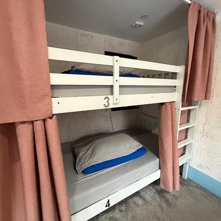Guest World