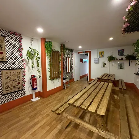 Guest World Hostel Porto