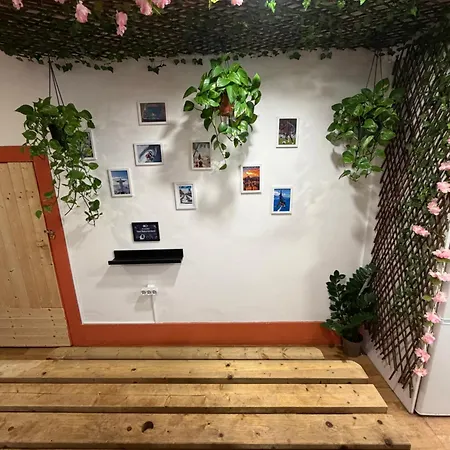 Guest World Hostel *